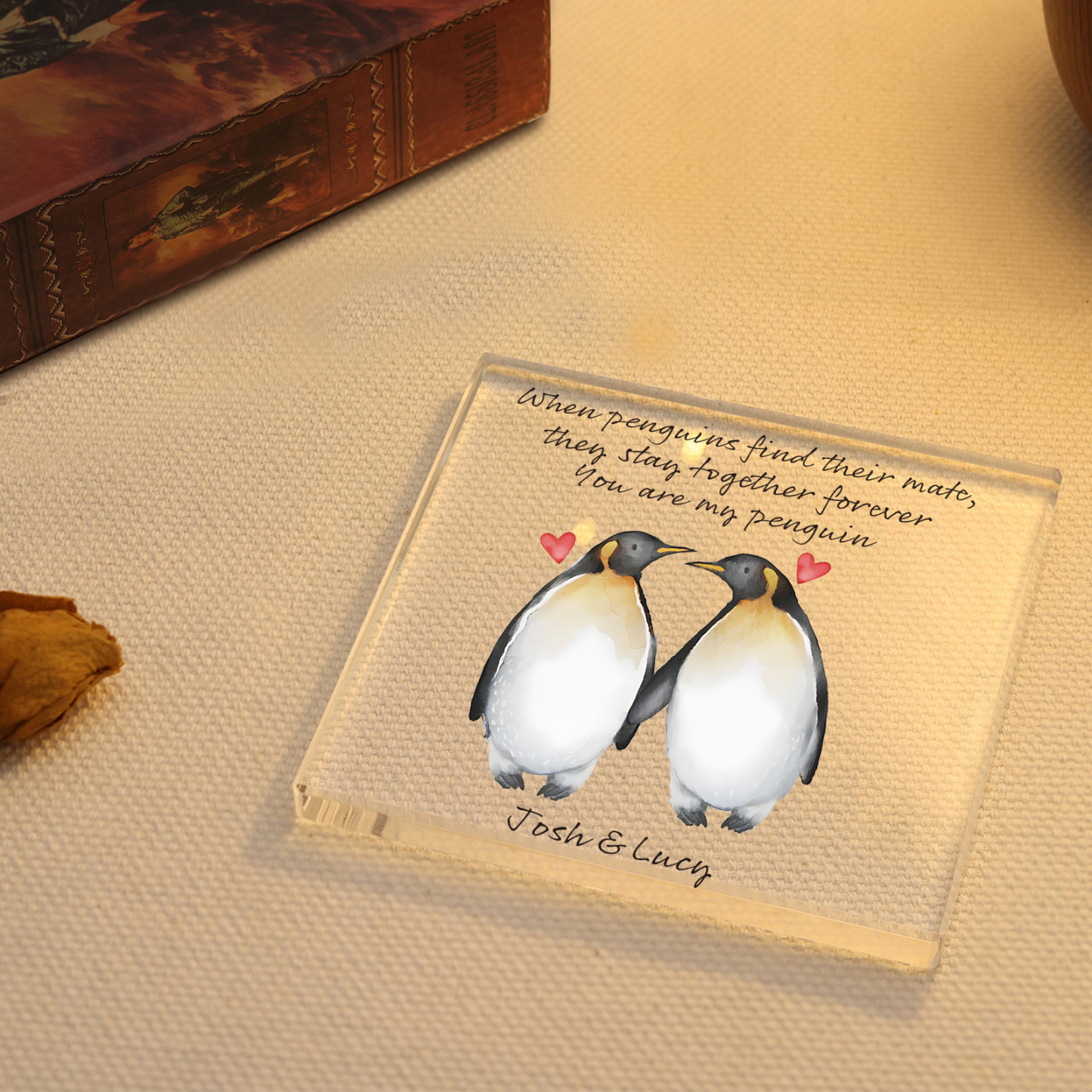 Personalisierte 2 Namen & Text Pinguin Acryl-Deko-Schreibtischdekoration für Paar