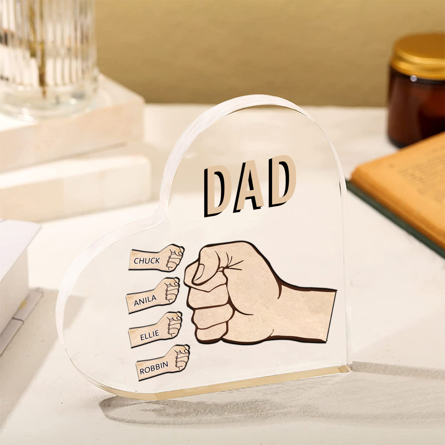 Personalisierte 4 Namen & Text Acryl-Deko mit Faust Herz Schreibtischdekoration für Vater/Großvater