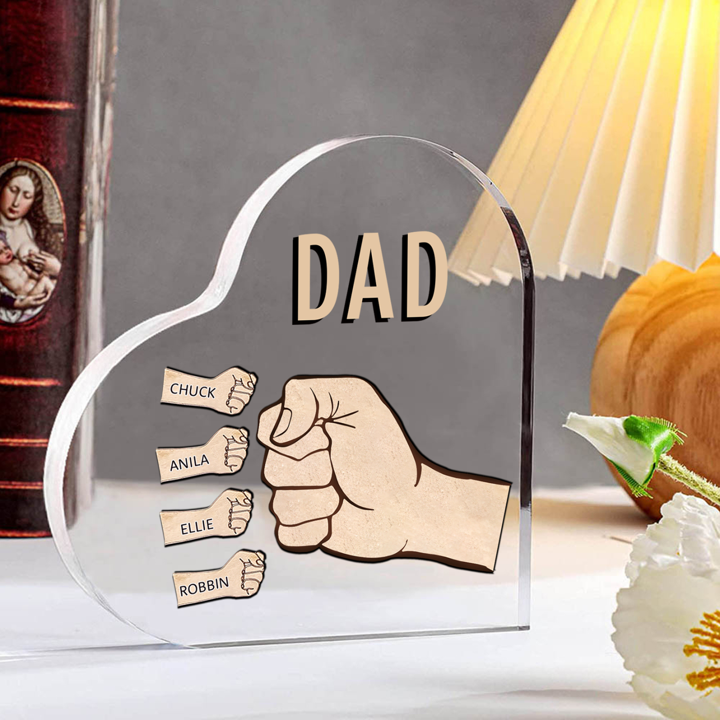 Personalisierte 4 Namen & Text Acryl-Deko mit Faust Herz Schreibtischdekoration für Vater/Großvater