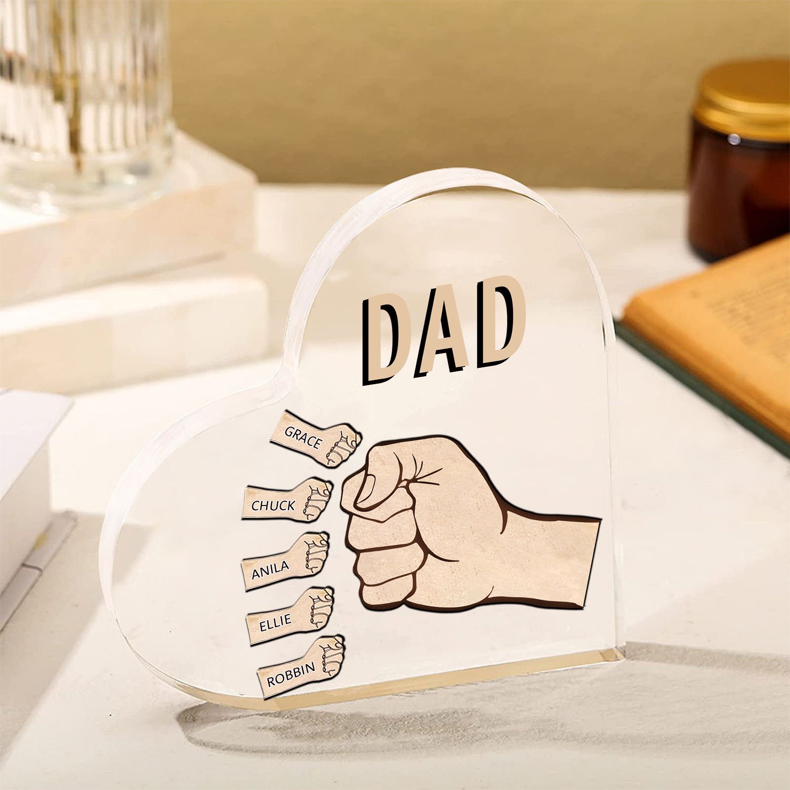 Personalisierte 5 Namen & Text Acryl-Deko mit Faust Herz Schreibtischdekoration für Vater/Großvater
