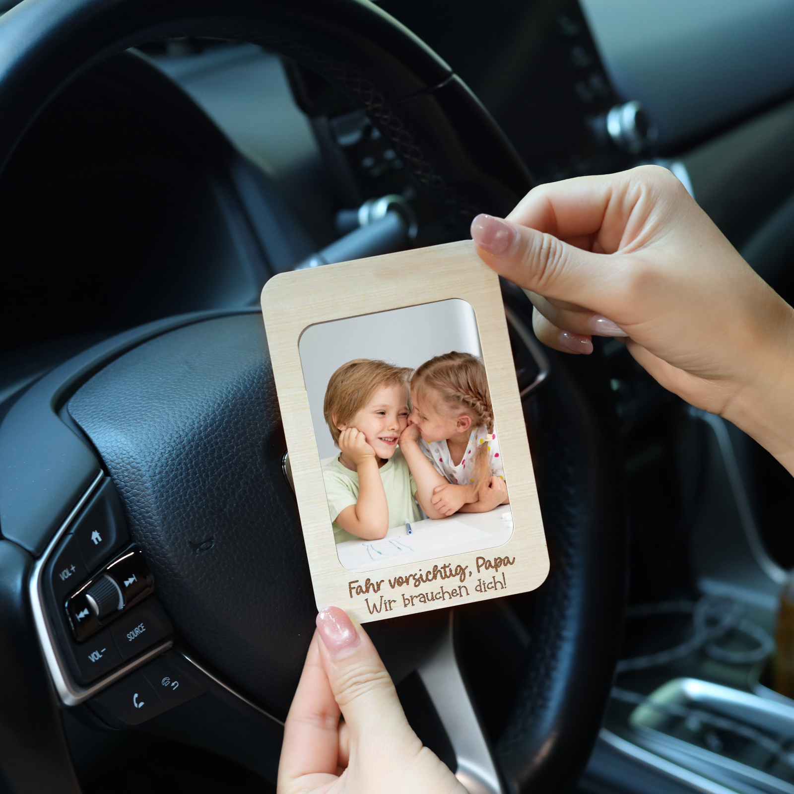 Personalisierter mit 1 Foto & 2 Texte Holzanhänger fürs Auto – Ein einzigartiges Erinnerungsstück 