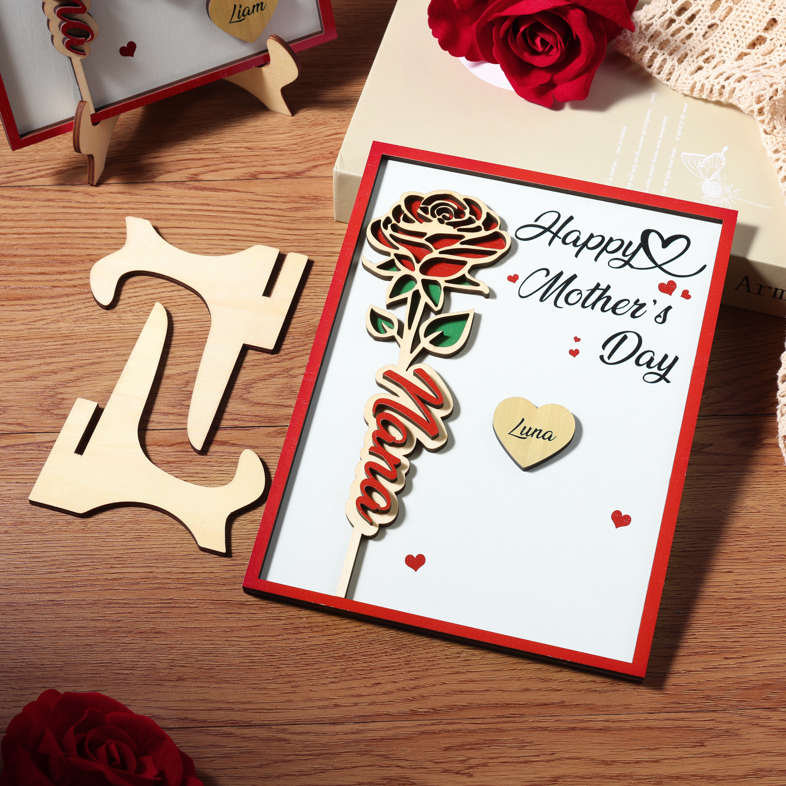 Personalisierbares 1-4 Namen & 2 Texte Holzrahmen Deko –Alles gute zum Muttertag-Rose Blume Herz Ornament für Mama