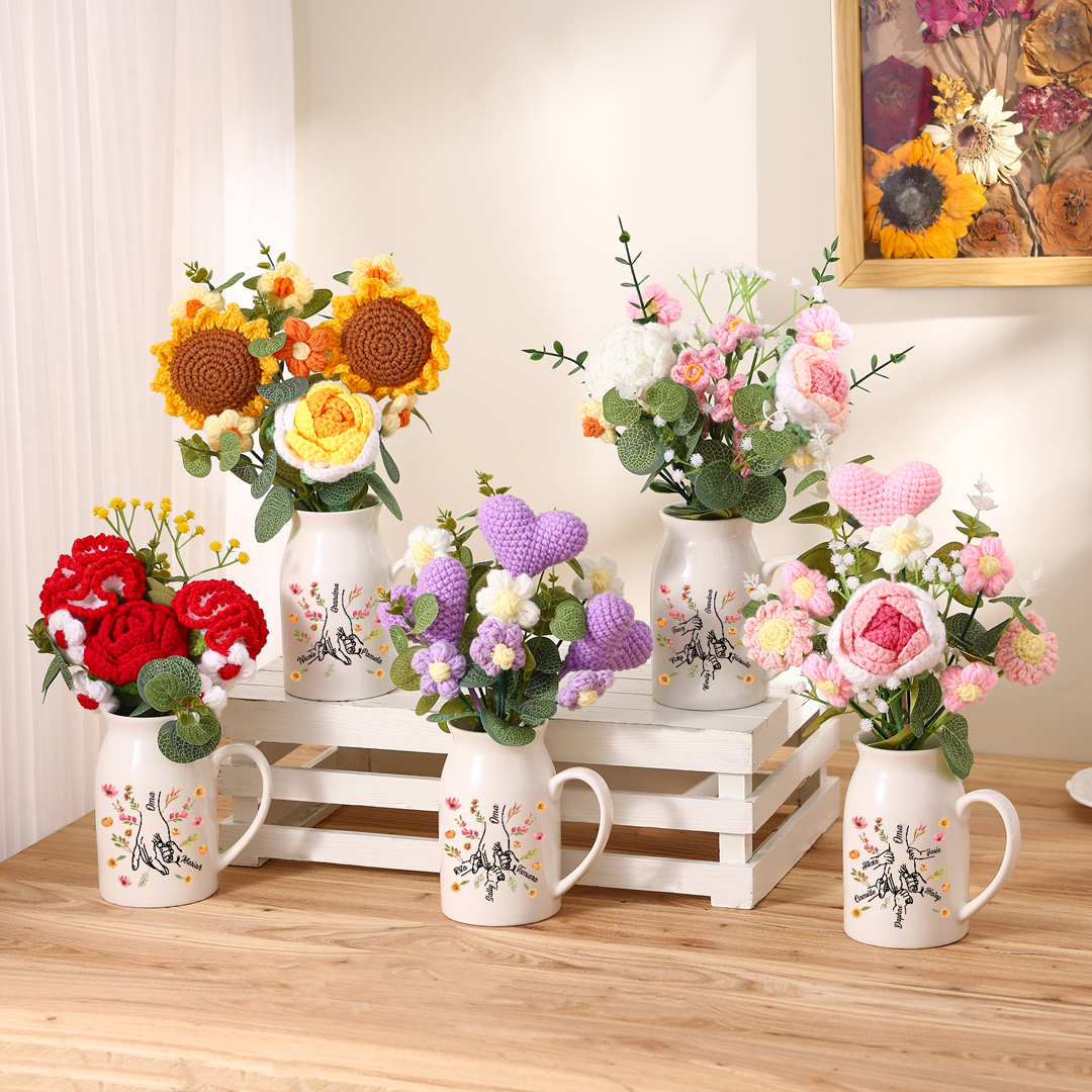 Personalisierter Keramik-Krug mit gehäkeltem Blumenstrauß – Geschenk für Oma,mit Namen, Muttertagsgeschenk