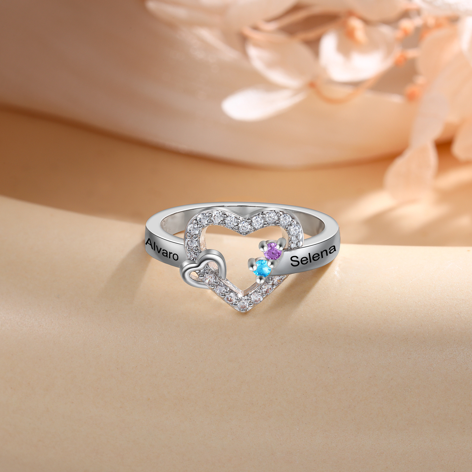 Personaliesierter Doppelherz-Ring mit 2-4 Geburtssteinen & 2-4 Namensgravur