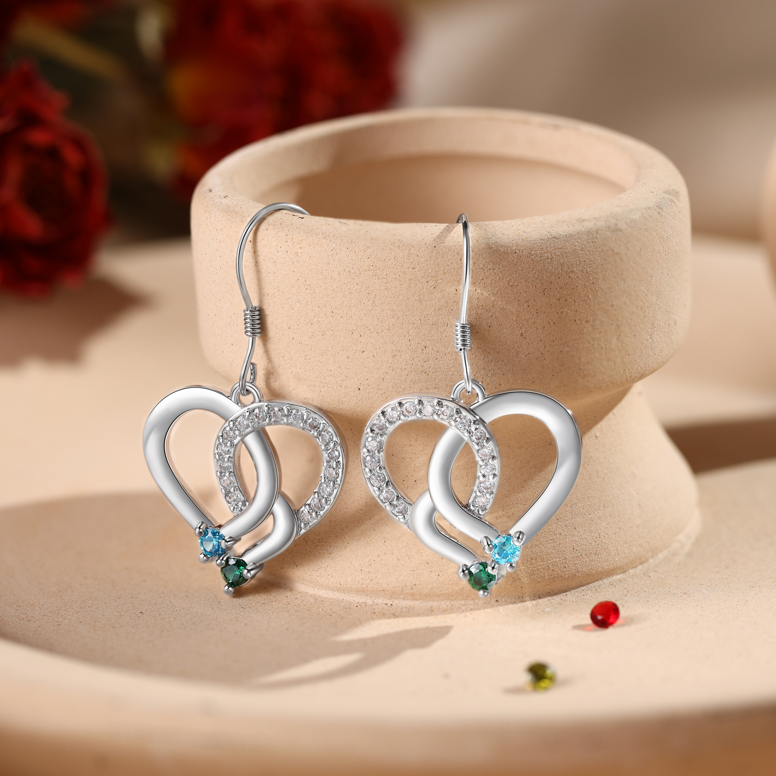 Personalisierte Geburtsstein Ohrringe mit ineinandergreifenden Herzen und 2 Geburtssteinen aus 925er Sterlingsilber
