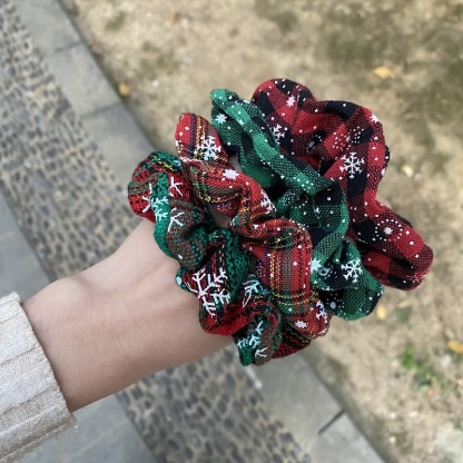 Weihnachts-Haargummi im Karodesign – Festliches Accessoire für Ihre Frisur