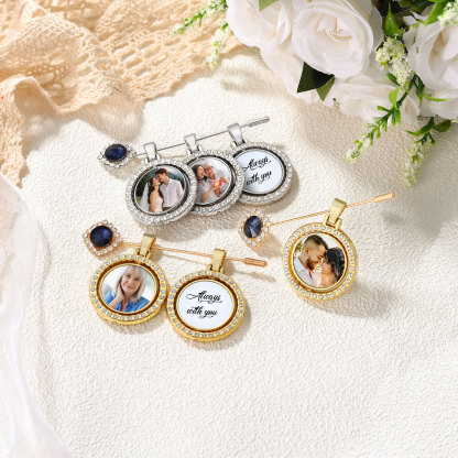 Personalisierter Brautstrauß-Anhänger mit Foto & Wunschtext – Emotionaler Hochzeits-Pin als Geschenk zur Hochzeit