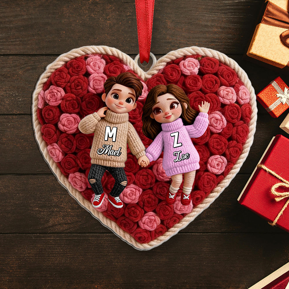Personalisierter Cartoon-Paar-Herz-Rosenanhänger im Strick-Look