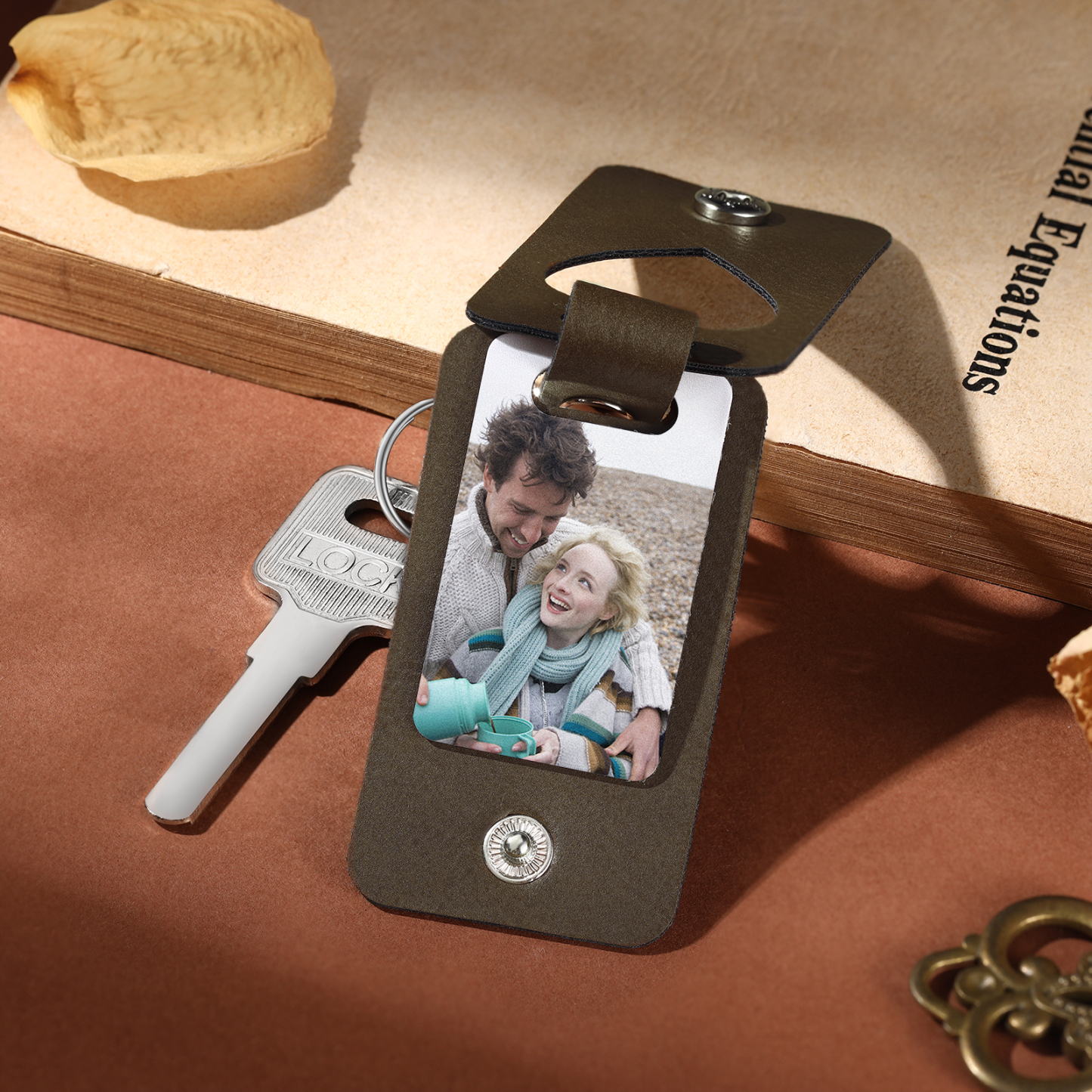 Personalisierte 2 Fotos & 2 Texte Leder Schlüsselanhänger - Einzigartiges Geschenk für das Paar