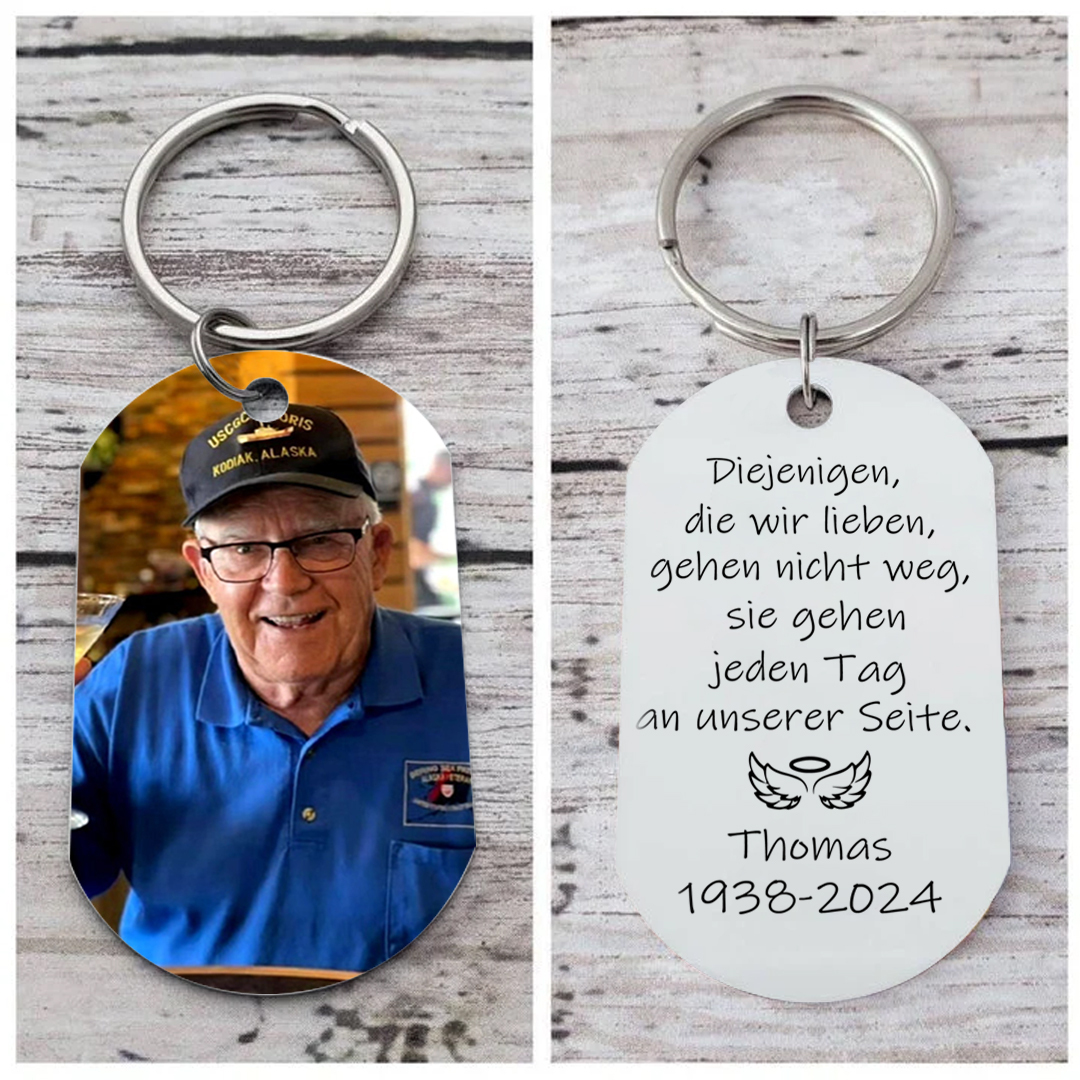 Personalisiertes Foto & Name & Datum schlüsselanhänger – Diejenigen, die wir lieben, gehen nicht weg, sie gehen jeden Tag an unserer Seite – Edelstahl-Gedenkschlüsselanhänger