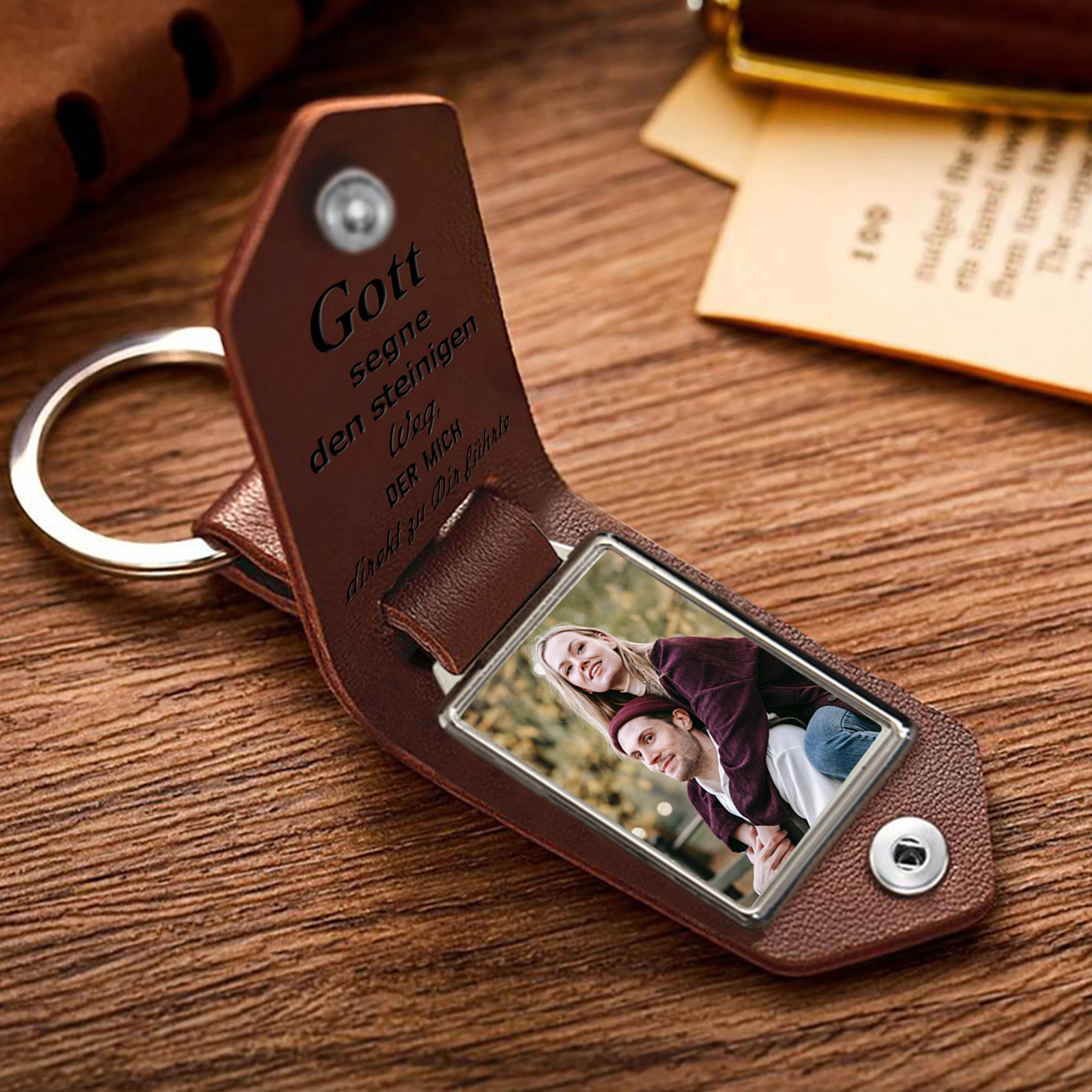 Personalisierbares Foto & 2 Namen & Datum Hand in Hand Pärchen PU Leder Schlüsselanhänger