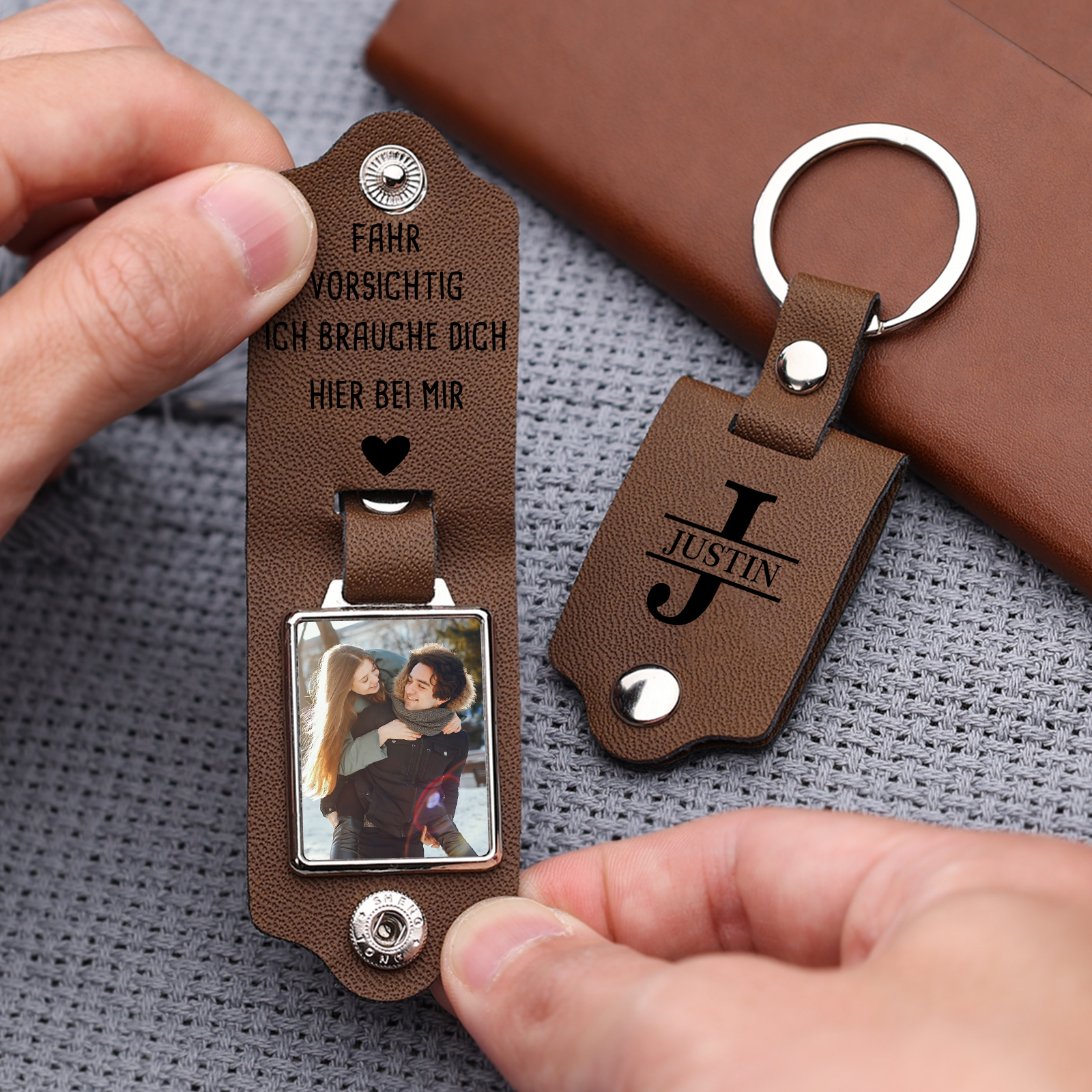 Personalisierbarer PU Leder Schlüsselanhänger mit Foto, Name& Buchstab