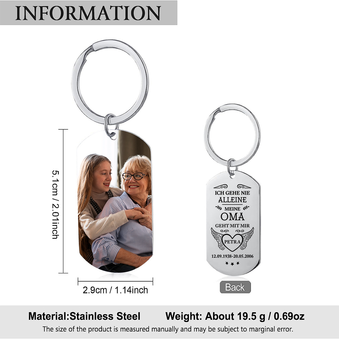 Personalisiertes Foto & Name & Datum Schlüsselanhänger –ICH GEHE NIE ALLEINE, MEINE OMA GEHT MIT MIR – Edelstahl Gedenk-Schlüsselanhänger