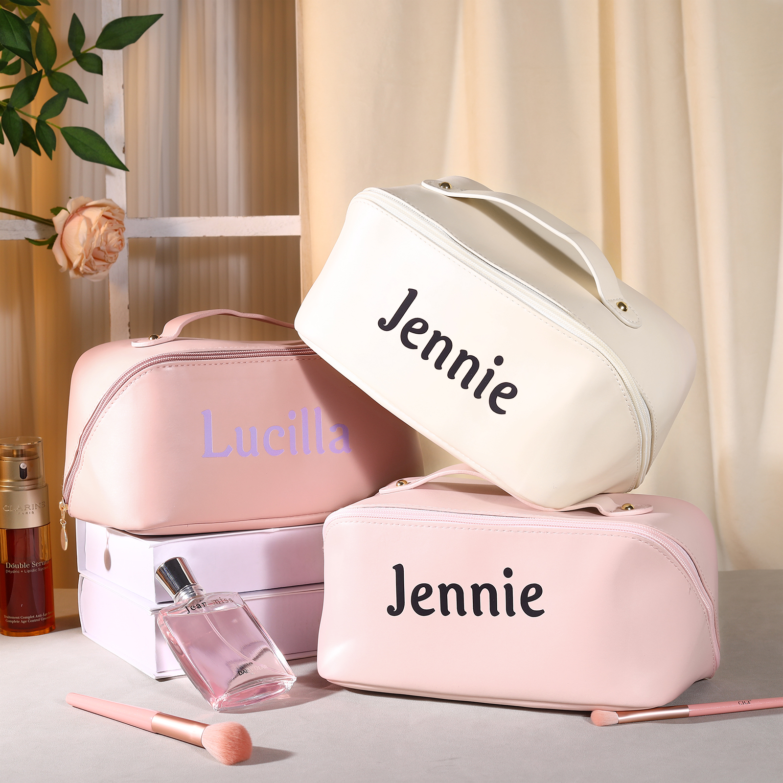 Personalisierter 1 Name PU-Leder-Kosmetiktasche – Individuelle Schminktasche in Weiß/ Rosa/ Lotusrosa Farben 