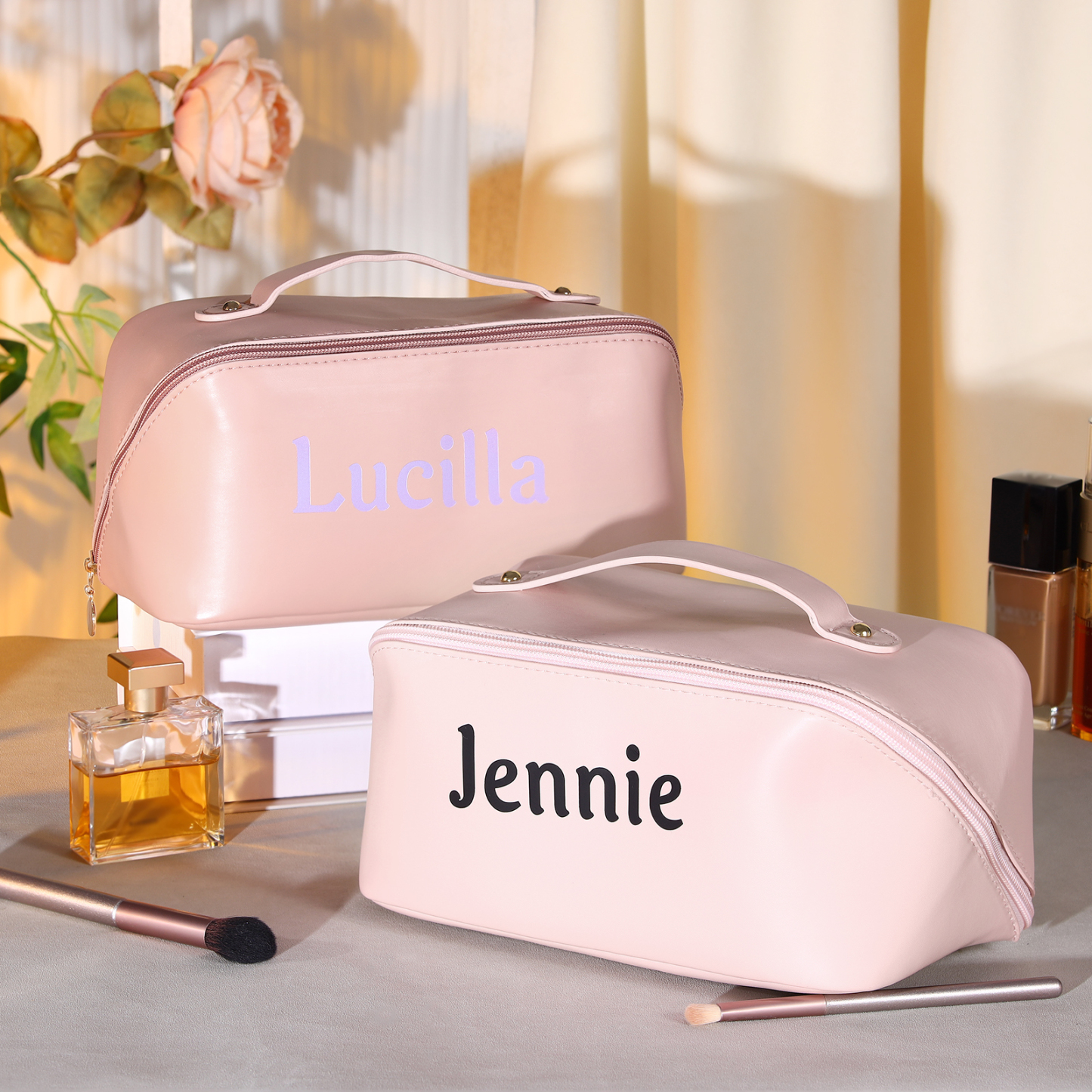 Personalisierter 1 Name PU-Leder-Kosmetiktasche – Individuelle Schminktasche in Weiß/ Rosa/ Lotusrosa Farben