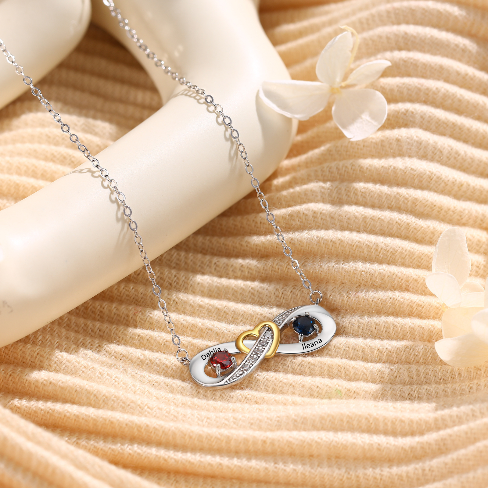 Personalisierte Unendlichkeitskette aus 925er Silber mit Herz & Geburtssteinen