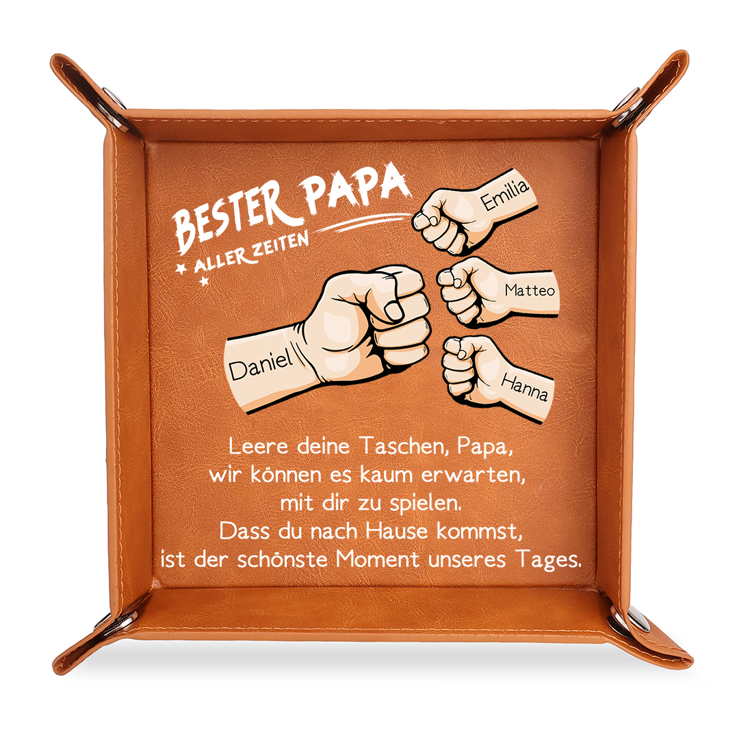 Personalisierte Lederablage für Papa mit 1–6 Namen und Faustgruß-Motiv