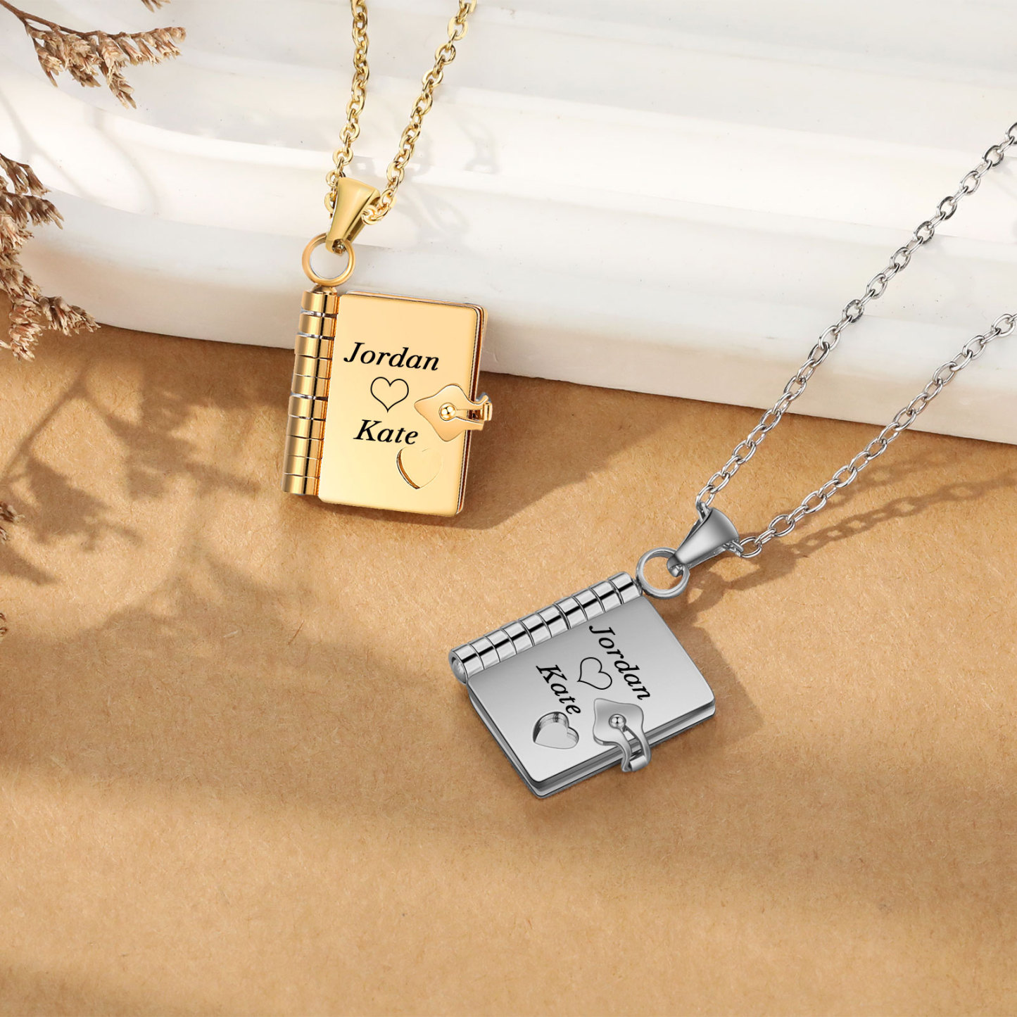Personalisierte 3 Texte Edelstahl 3-Buchseiten-Halskette in Silber/Gold für Paar – Ein Symbol ewiger Liebe