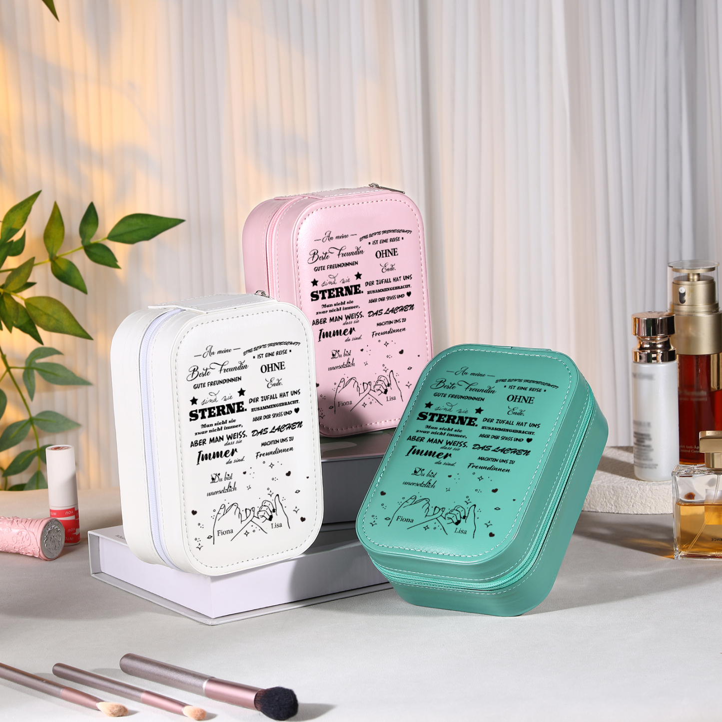 Personalisierte 2 Namen Eine echte Freundschaft ist eine Reise ohne Ende Aufbewahrungsbox mit Spiegel Rosa Weiß Grün PU-Leder & Glas Kosmetikspiegel mit 3 Lichtfarben