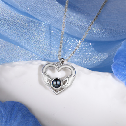 Personalisierte Herzkette mit Händen, Fotoprojektion, Geschenk für sie