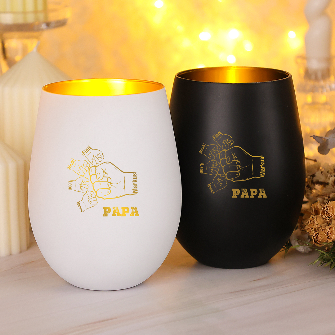 Personalisierter Kerzenhalter aus Glas mit Fistbump-Motiv, personalisiert mit 1–8 Namen