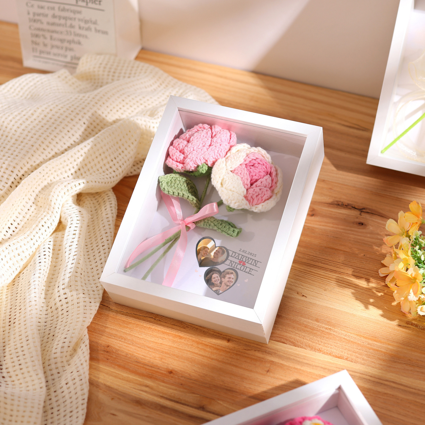 Personalisierter Foto-Tiefenrahmen mit Häkelrose