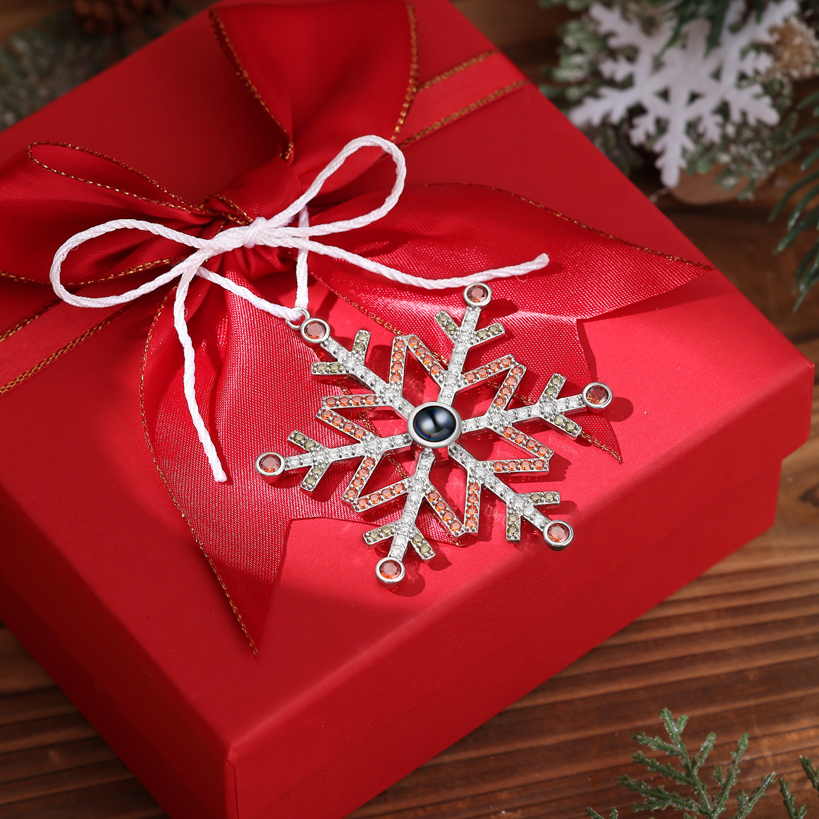 Personalisierte Schneeflocke Weihnachtsbaumschmuck mit Foto an Weihnachtsbaum