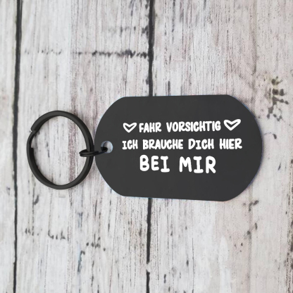 Fahr vorsichtig, ich brauche dich – personalisierter Paar-Schlüsselanhänger, schwarz