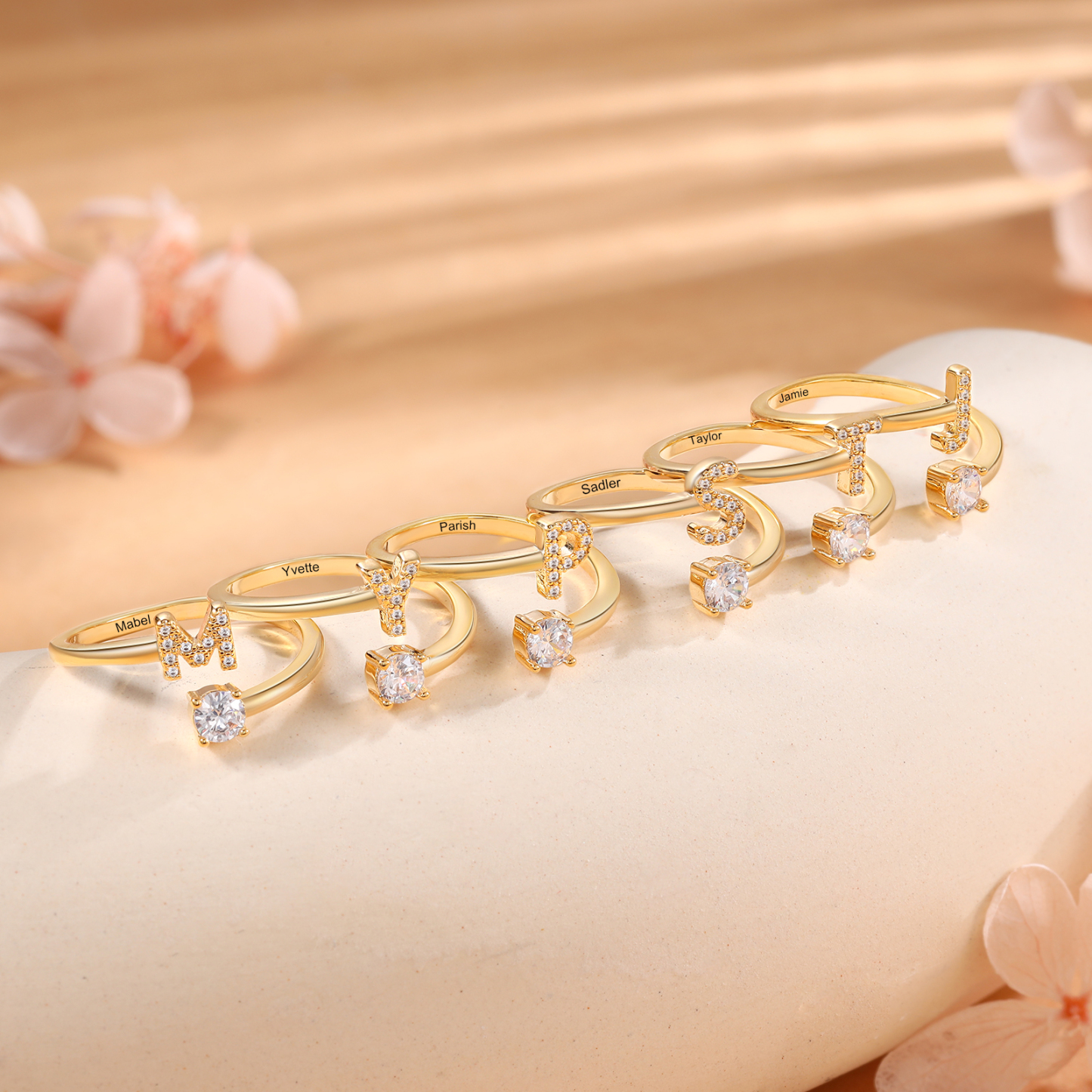 Personalisierbarer 1 Name & Buchstabe Fein Golden Ring mit Zirkonia – individuelles Schmuckstück