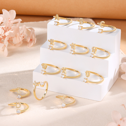 Personalisierbarer 1 Name & Buchstabe Fein Golden Ring mit Zirkonia – individuelles Schmuckstück