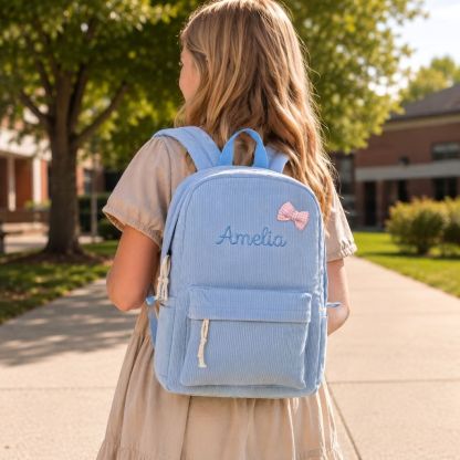 Personalisierter Kinderrucksack mit Namen aus Cord Namensstickerei mit Schleifen-Patch als Geschenk für Kinder