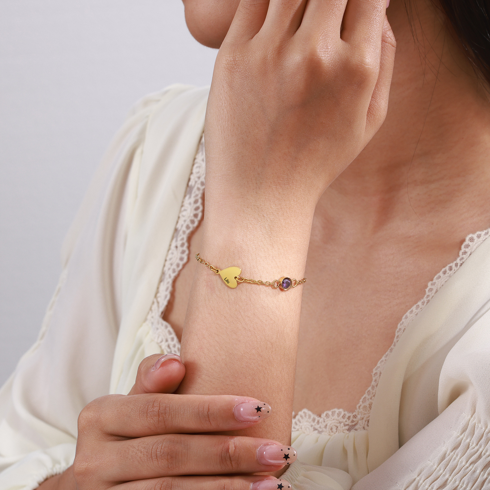 Personalisiertes Goldherz-Geburtsstein-Kettenarmband mit 1-5 Namen