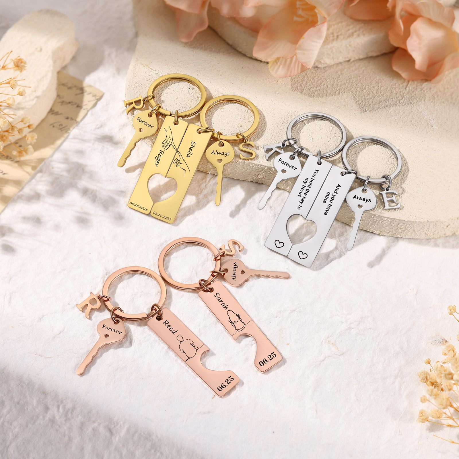 Herz-Ausschnitt Partner-Schlüsselanhänger-Set, personalisiert mit Namen und Buchstaben, Valentinstagsgeschenk