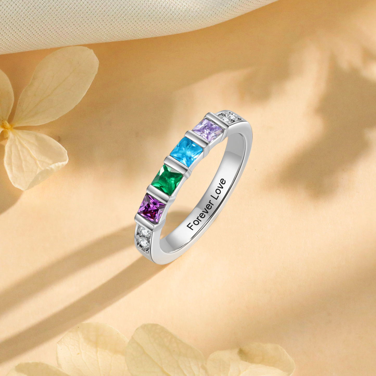 Personalisierter Ring mit Princess-Schliff & 2–4 Geburtssteinen