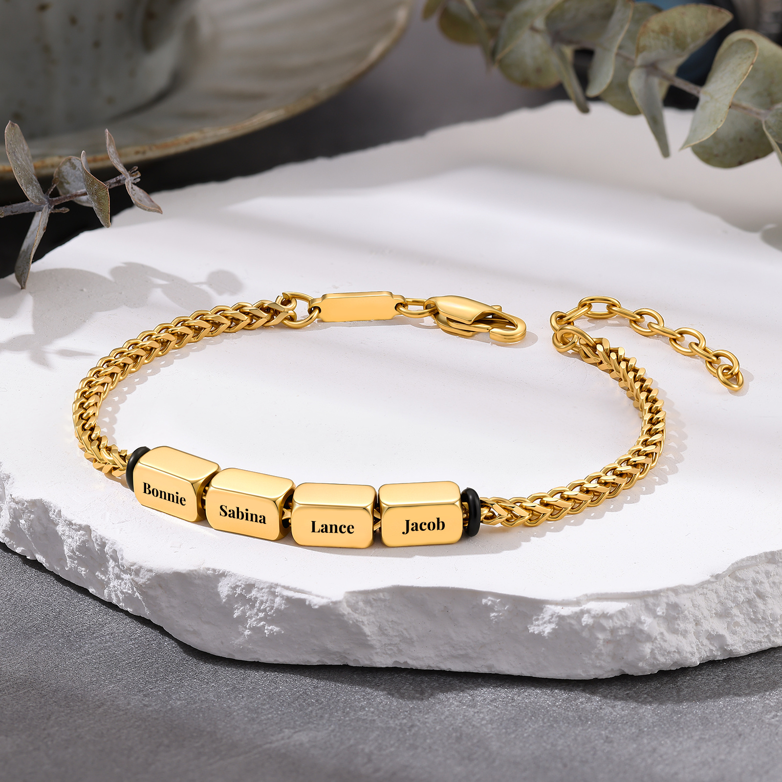 Personalisiertes Herrenarmband mit 2 bis 5 Namen goldfarbenes Cuban-Link-Armband Geschenk für Männer
