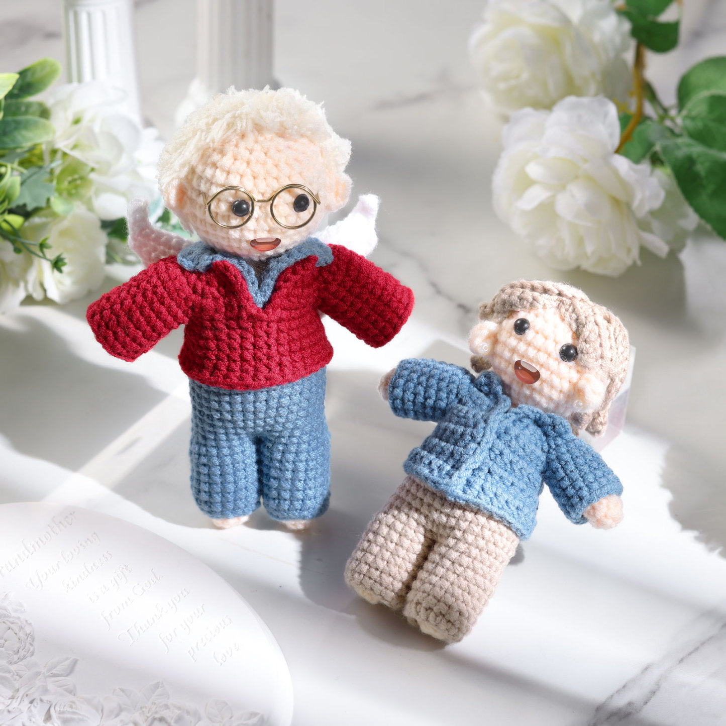 Handgefertigter Personalisierter Foto Häkelpuppe aus Garn mit Kleid zum Verkauf