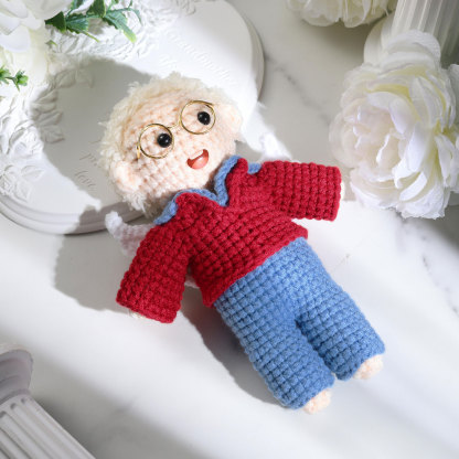 Handgefertigter Personalisierter Foto Häkelpuppe aus Garn mit Kleid zum Verkauf