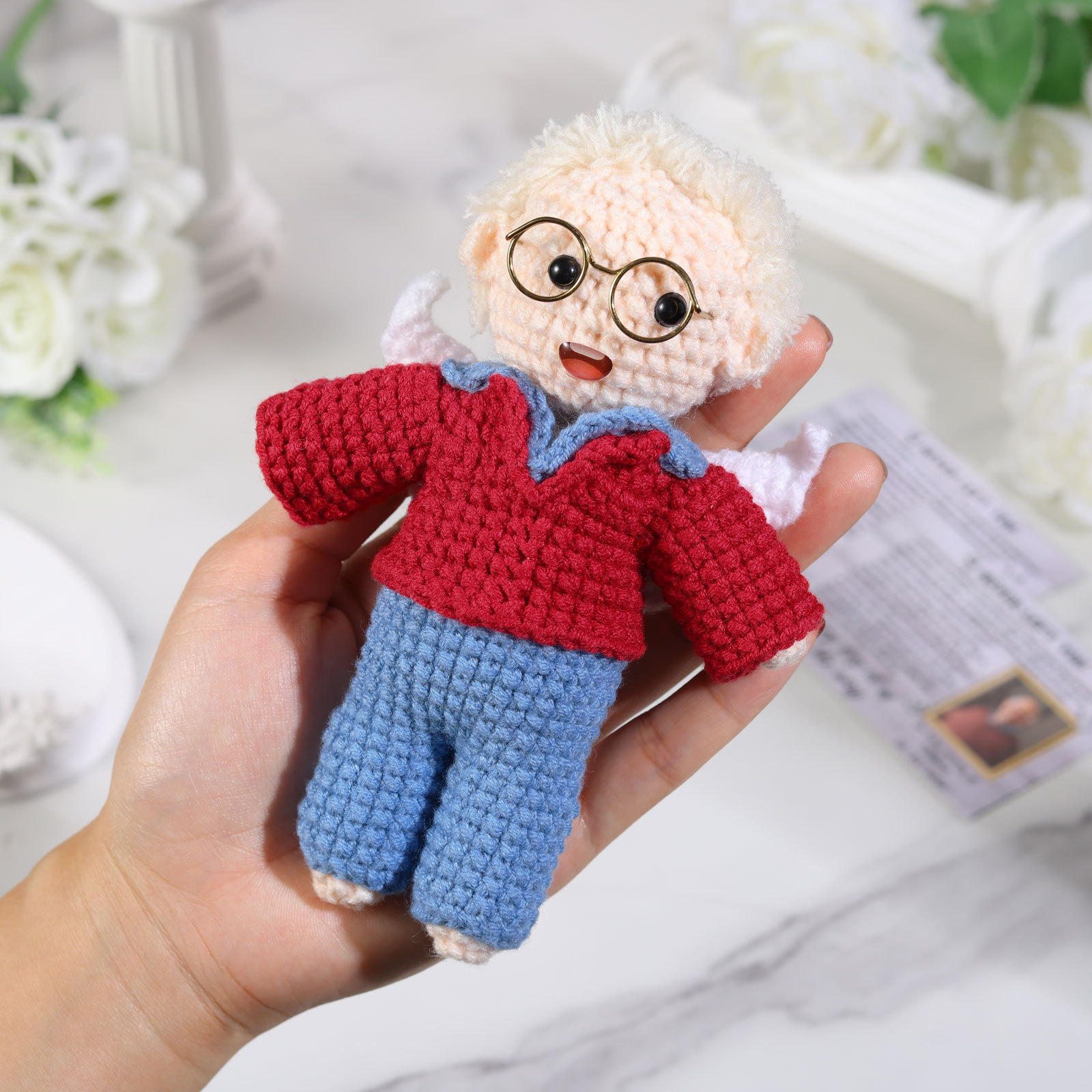 Handgefertigter Personalisierter Foto Häkelpuppe aus Garn mit Kleid zum Verkauf