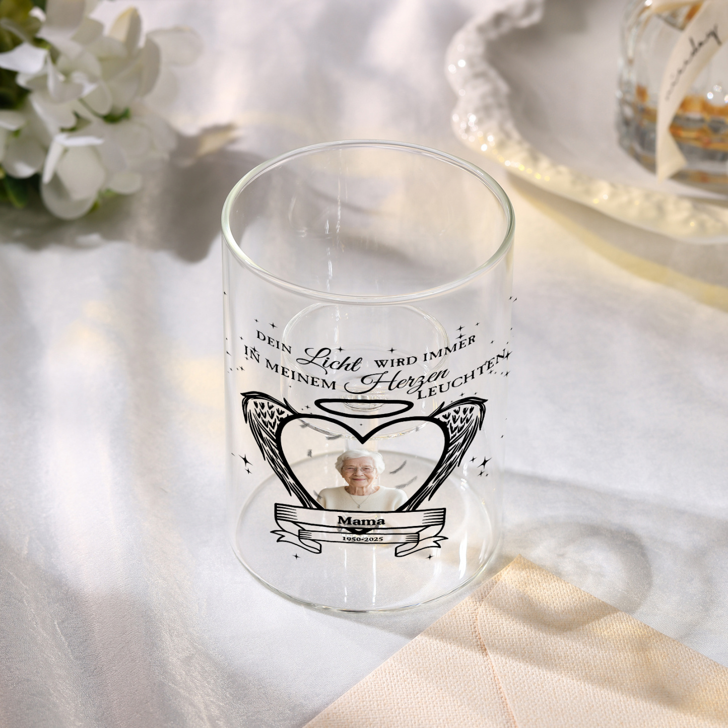 Personalisierter Gedenkkerzenhalter mit Foto und Engelsflügeln