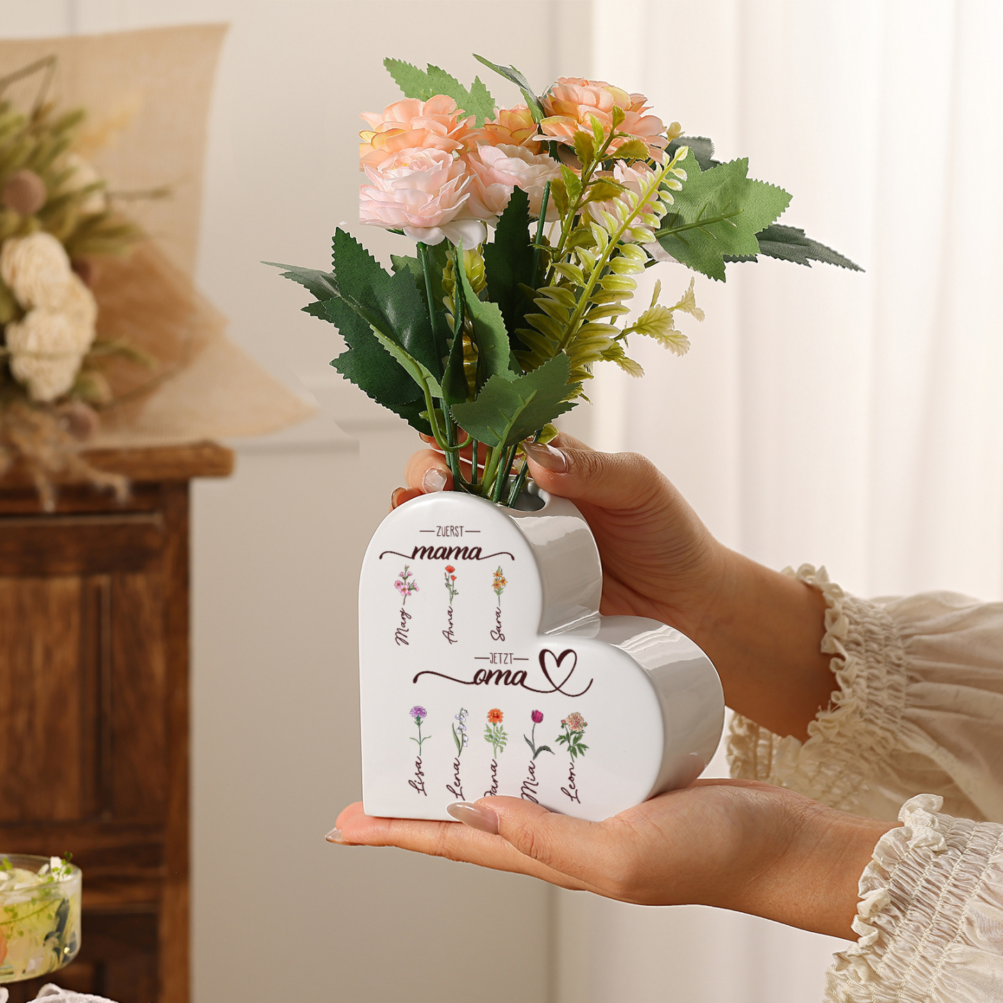 Personalisierte Keramikvase in Herzform Erst Mama, jetzt Oma personalisiert mit 2–10 Geburtsblumen und Namen