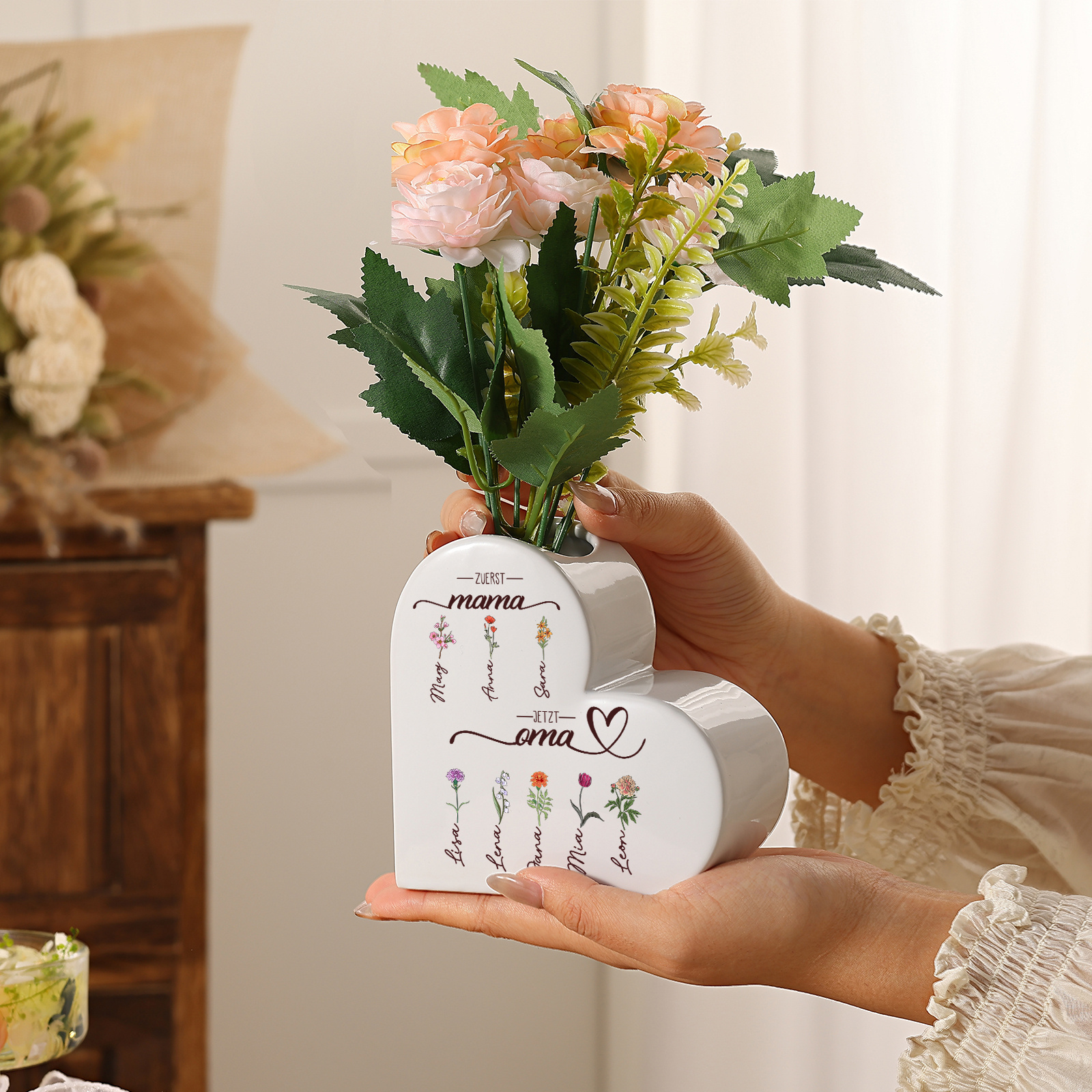 Personalisierte Keramikvase in Herzform Erst Mama, jetzt Oma personalisiert mit 2–10 Geburtsblumen und Namen
