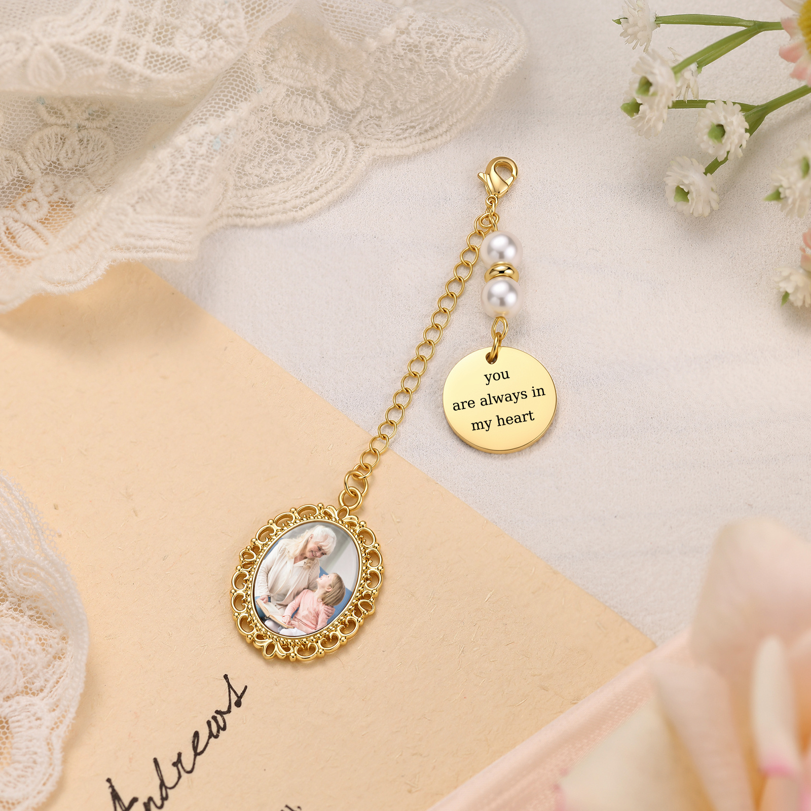 Personalisierter Fotoanhänger für den Brautstrauß mit Gravur, Geschenk für die Braut