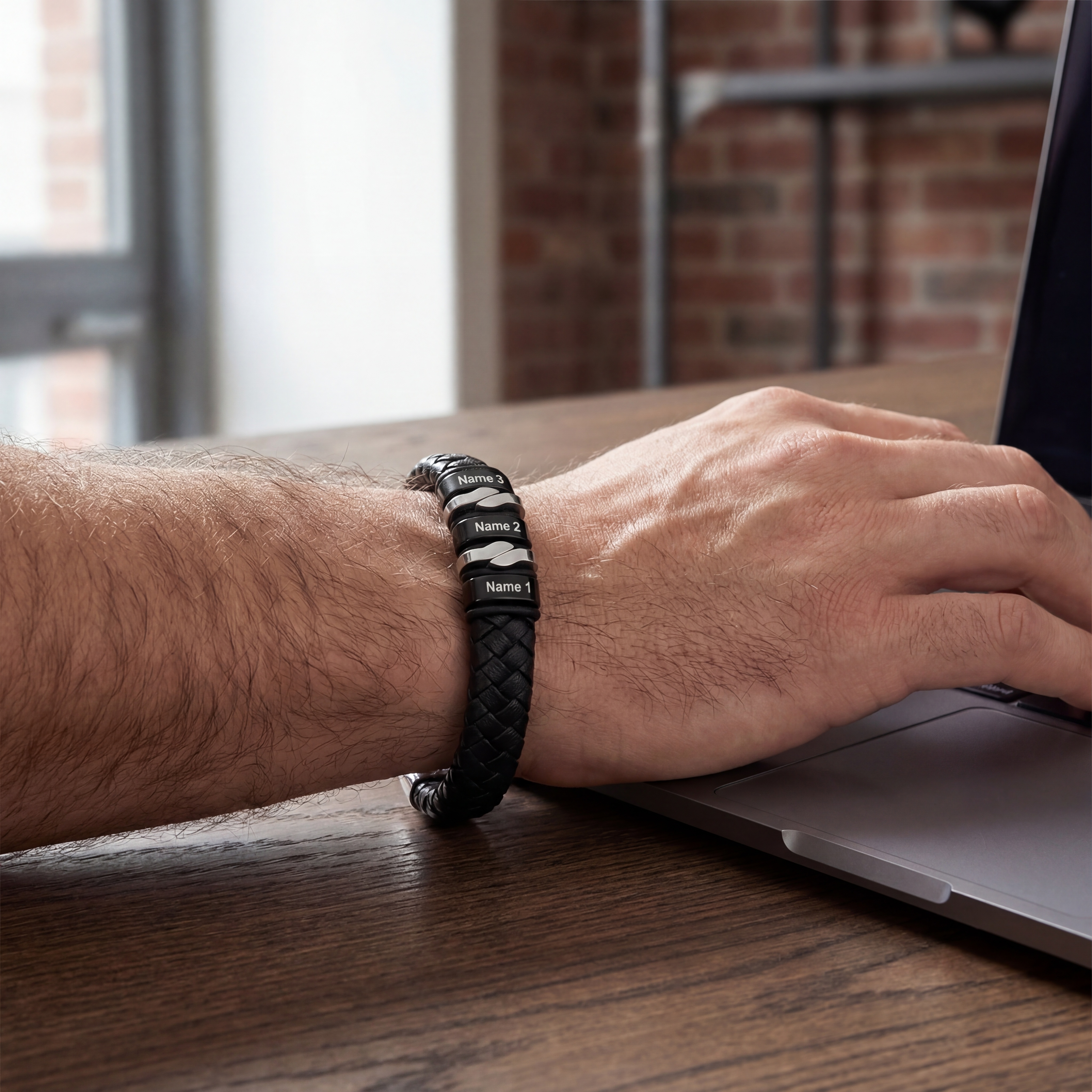 Personalisiertes Herren Lederarmband aus geflochtenem PU-Leder mit 2–5 Namen