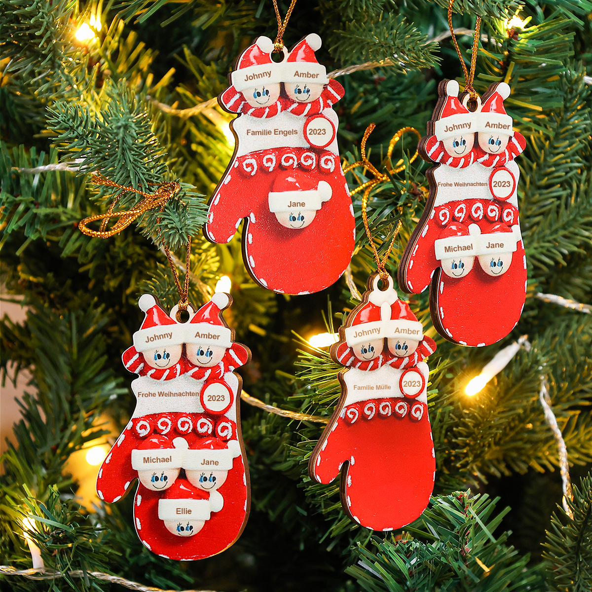 Holz Personalisierte 4 Namen & Text & Jahr Rote Handschuhe Weihnachtsornament mit 4 Familienmitgliedern 