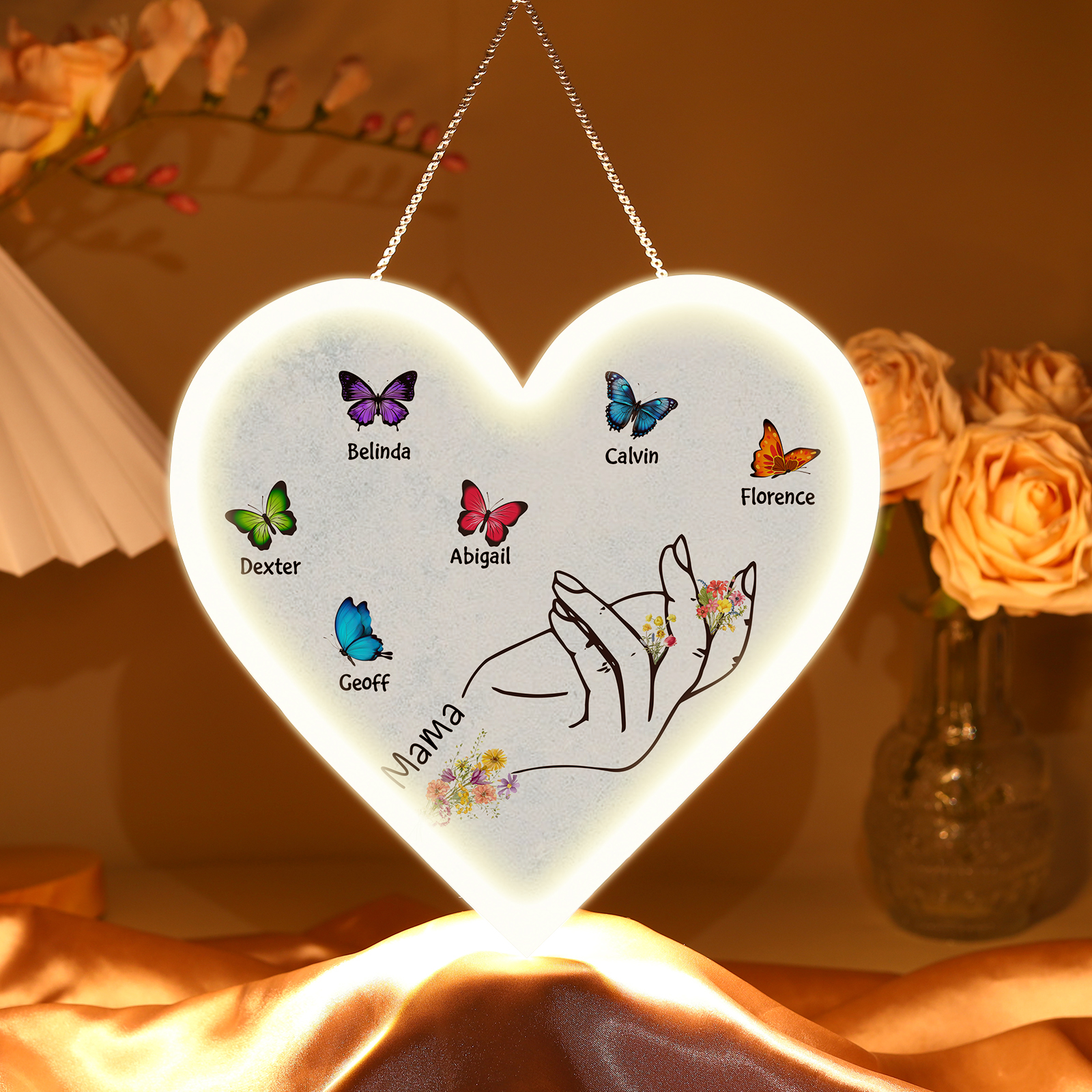 Personalisierte 6 Namen & Text Schmetterling auf der Hand Herz Ornament Licht Acryl Hängender Geschenk für Mutter