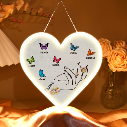 Personalisierte 6 Namen & Text Schmetterling auf der Hand Herz Ornament Licht Acryl Hängender Geschenk für Mutter