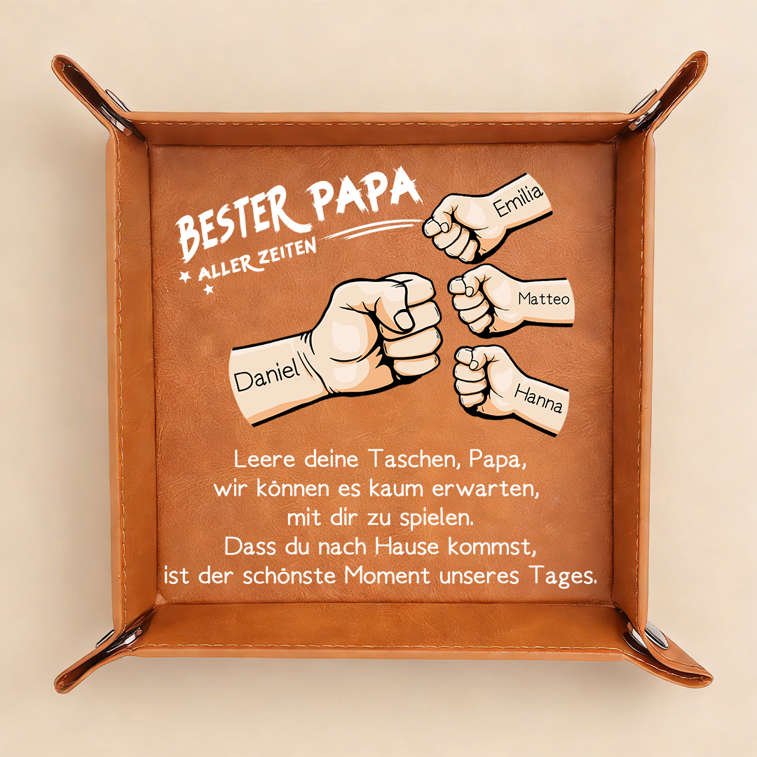 Personalisierte Lederablage für Papa mit 1–6 Namen und Faustgruß-Motiv