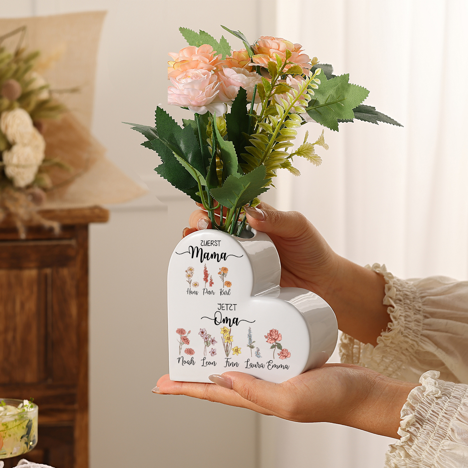 Personalisierte Keramikvase mit Herzmotiv, 2–10 Vornamen und Geburtsblumen Muttertagsgeschenk für Oma und Mama