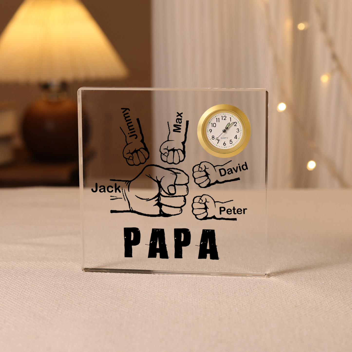 Quadrat Acryl-Deko mit Uhr Personalisierte 5 Namen & Text Fauststoß Schreibtischdekoration für Vater/Großvater