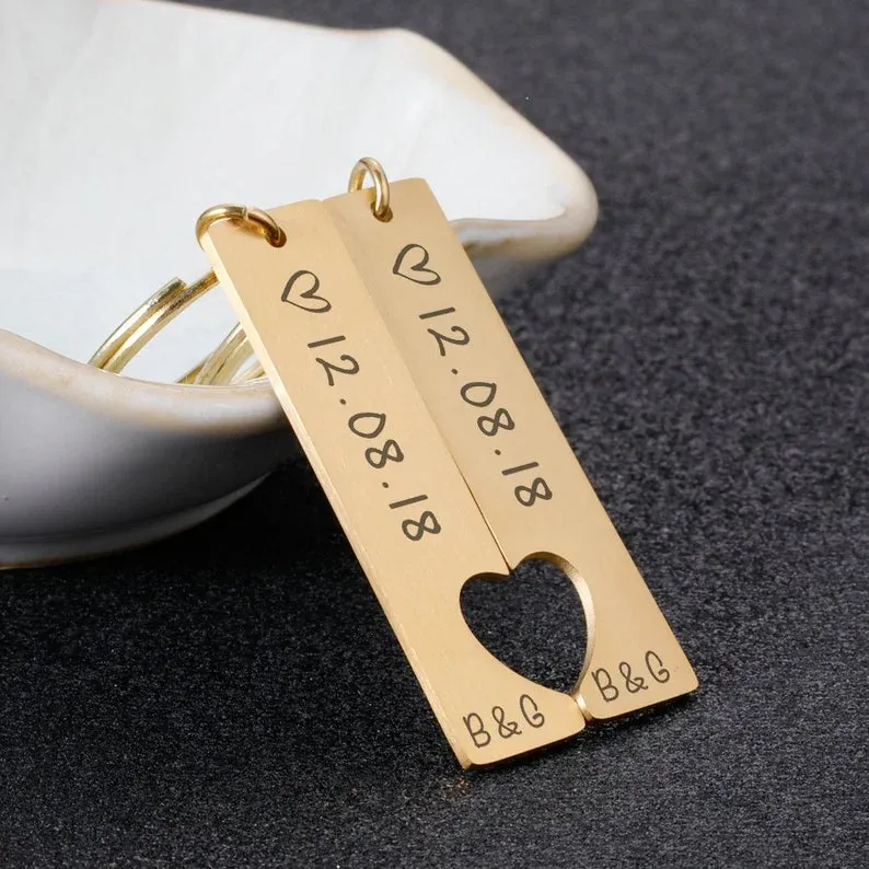 Personalisierbar 2 Buchstaben & Datum- Metall Paar Schlüsselanhänger